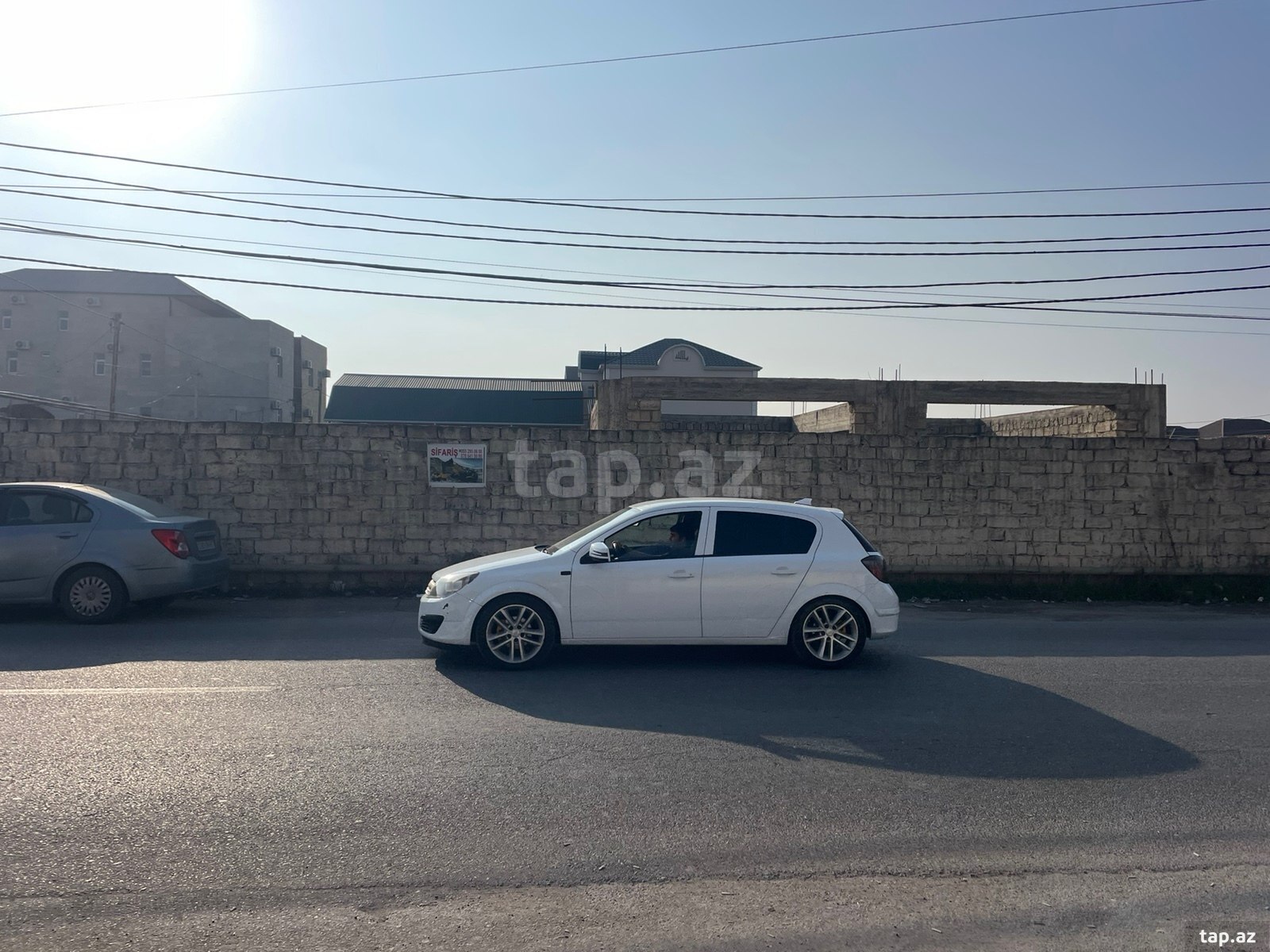 Torpaq satılır, Binə, Bakı