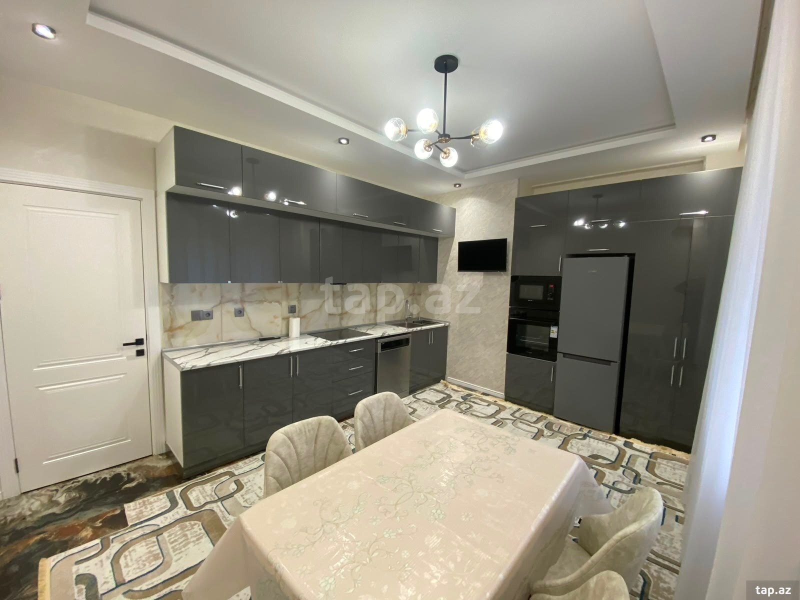 3-otaqlı yeni tikili kirayə verilir, F.Qasımzadə küç., 140 m²