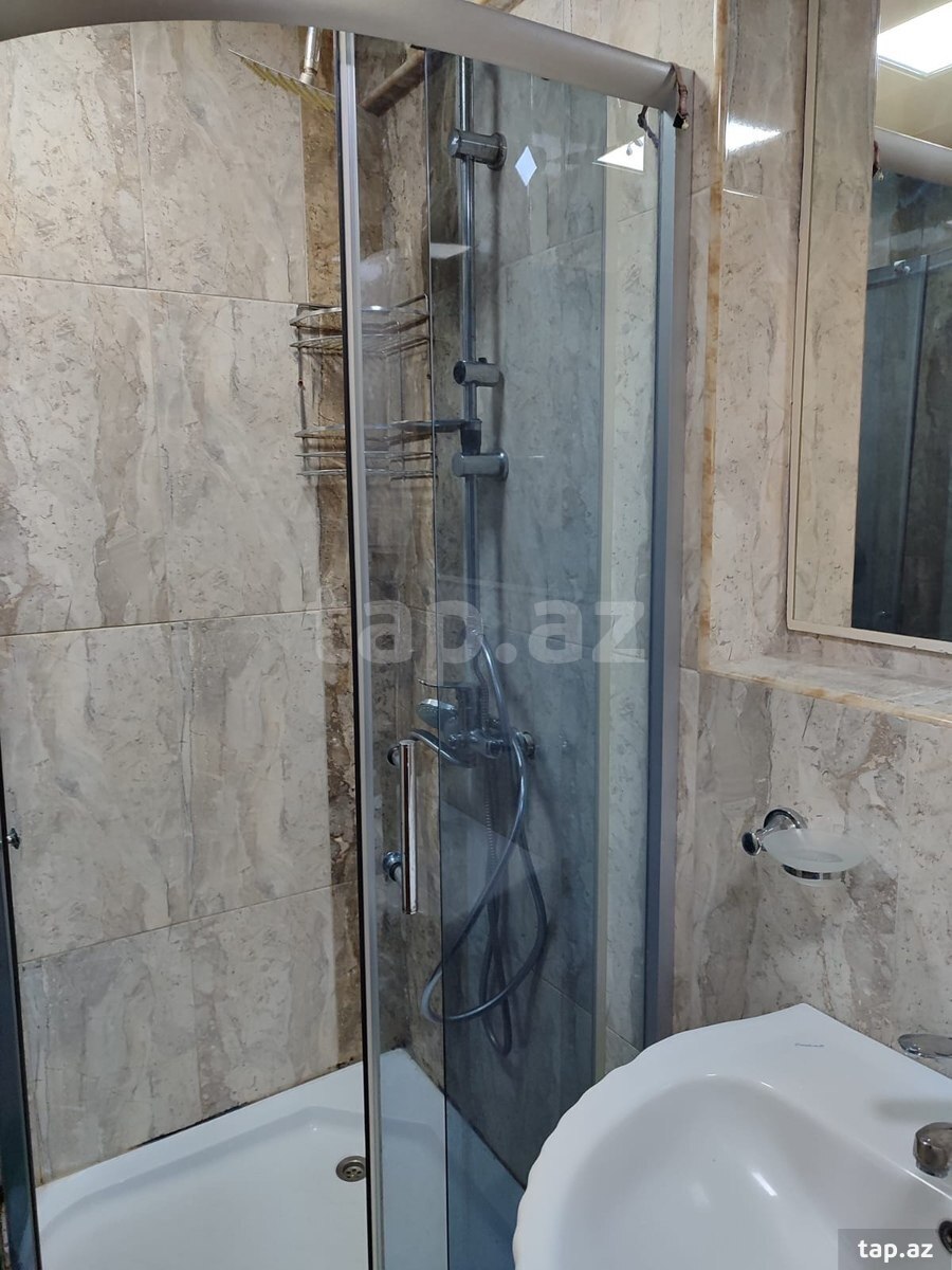 2-otaqlı mənzil kirayə verilir, Sahil m., 80 m²