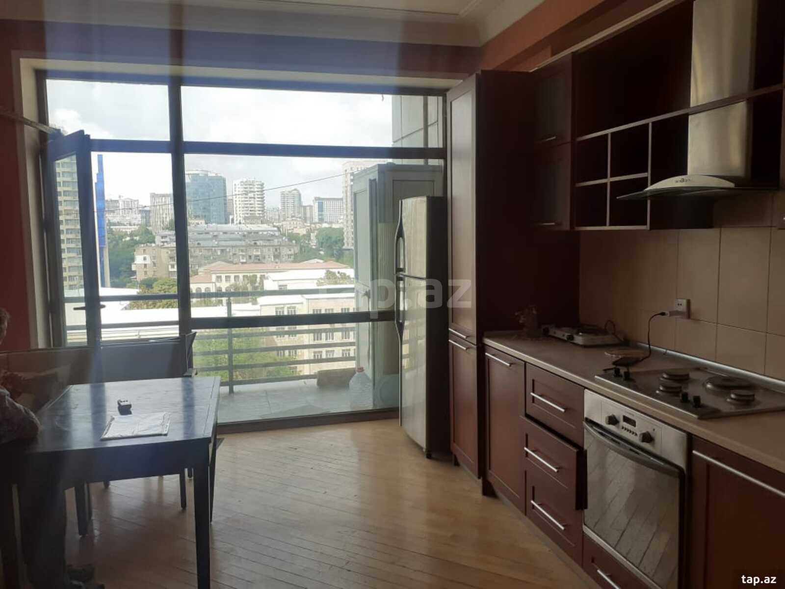 3-otaqlı yeni tikili, 28 May m., 140 m²