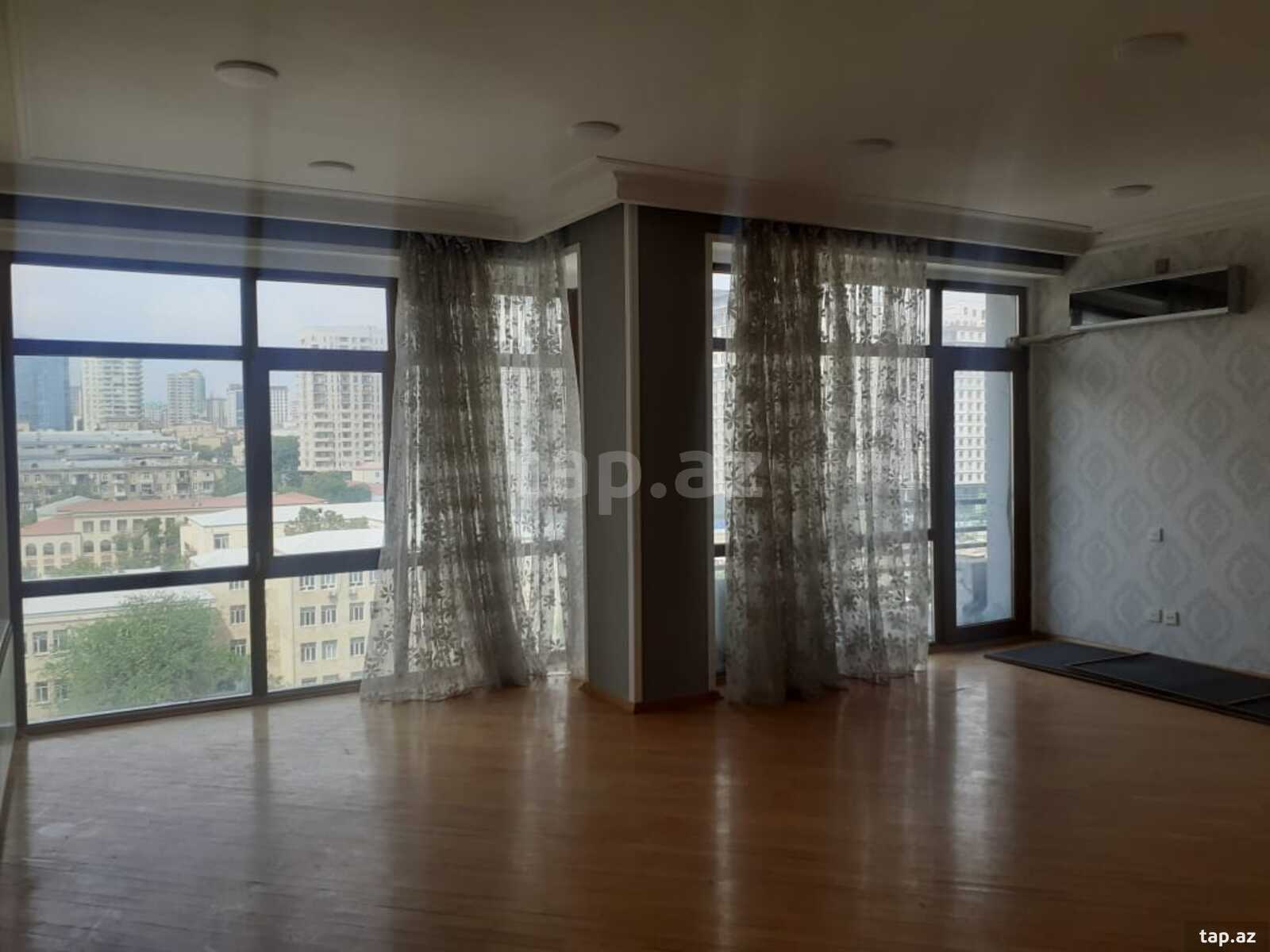 3-otaqlı yeni tikili, 28 May m., 140 m²
