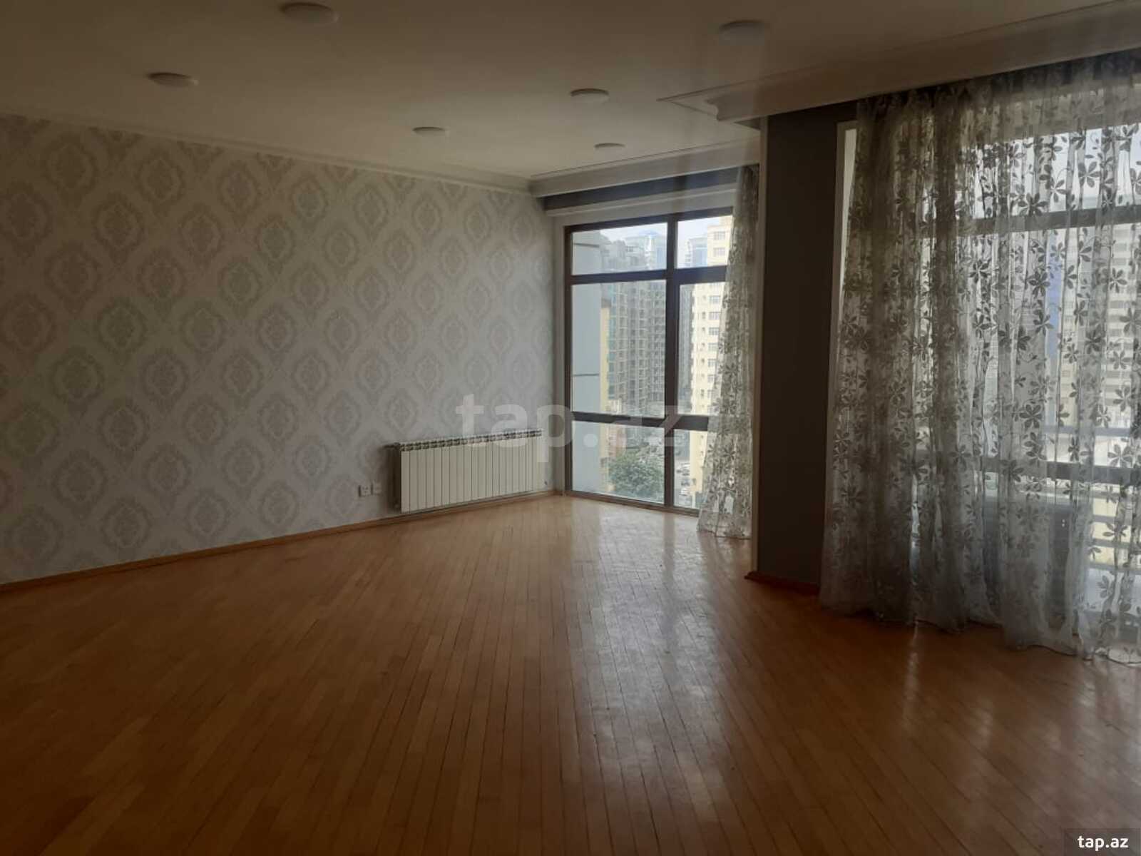 3-otaqlı yeni tikili, 28 May m., 140 m²