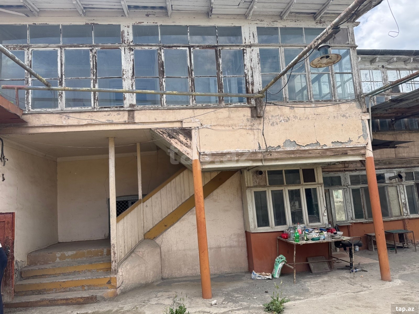 Torpaq satılır, Gəncə