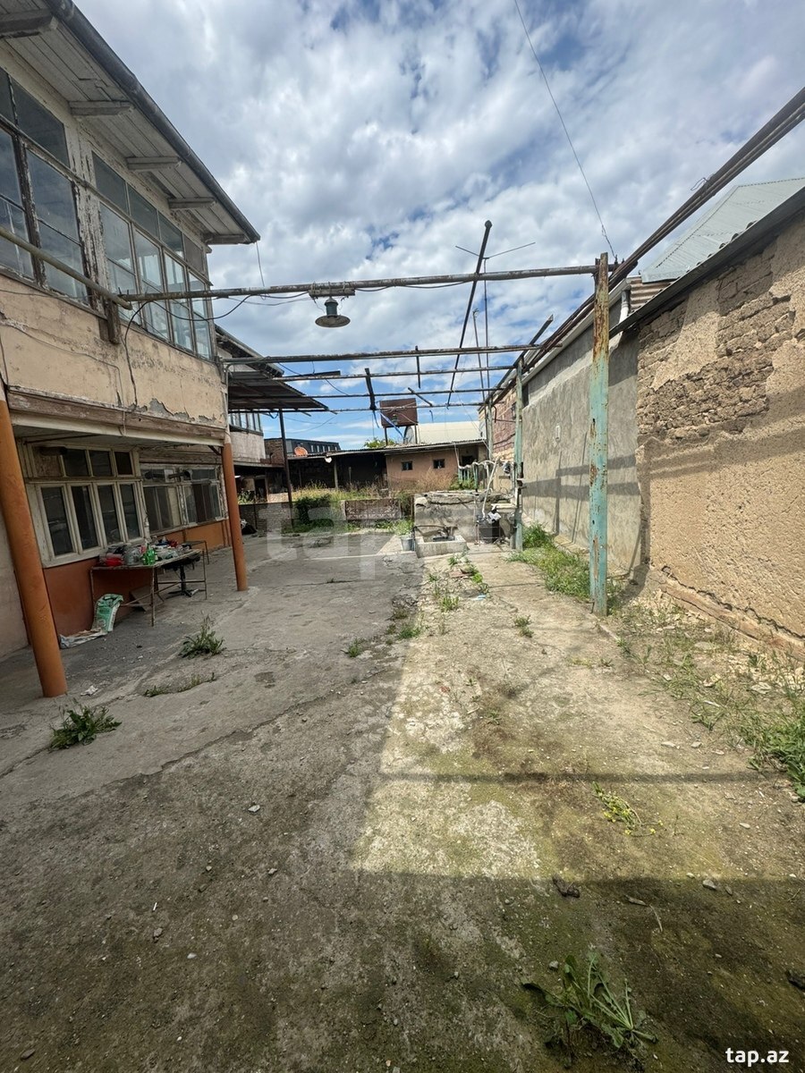 Torpaq satılır, Gəncə