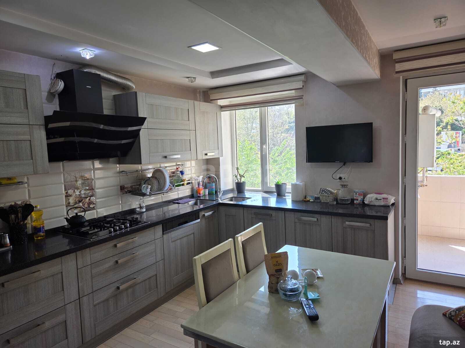 3-otaqlı mənzil, İnşaatçılar pr., 100 m²