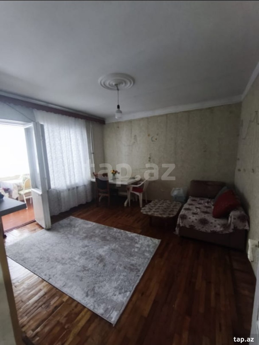 3-otaqlı mənzil, E. Süleymanov küç., 70 m²