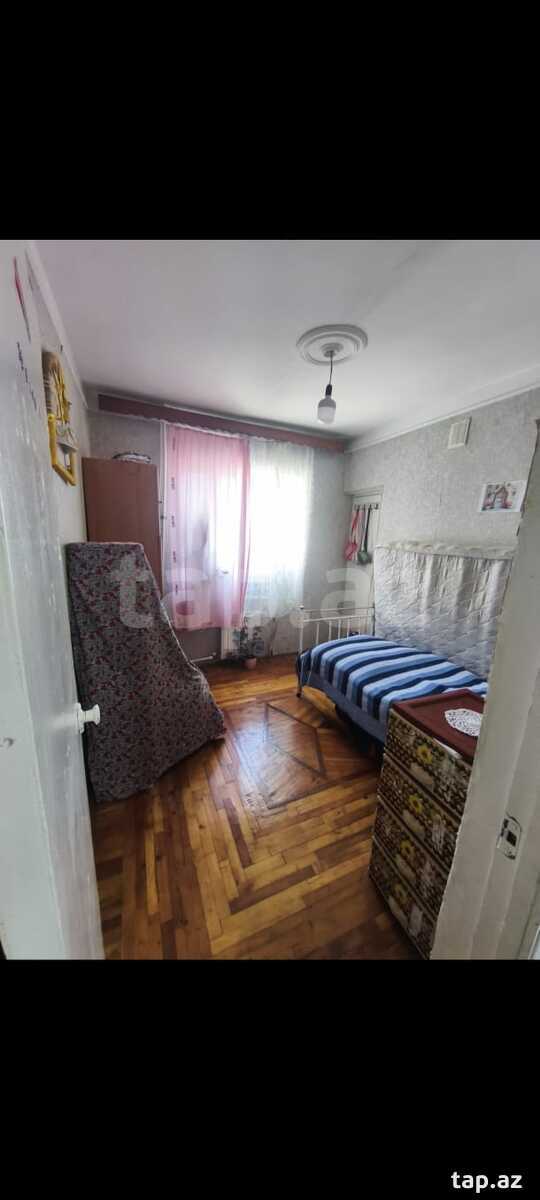 3-otaqlı mənzil, E. Süleymanov küç., 70 m²