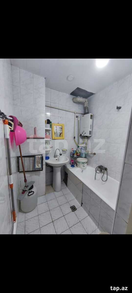 3-otaqlı mənzil, E. Süleymanov küç., 70 m²