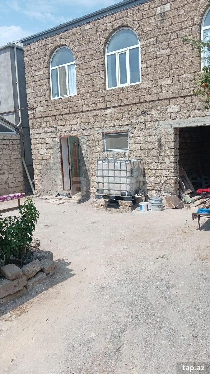 Həyət evi, Binə qəs.