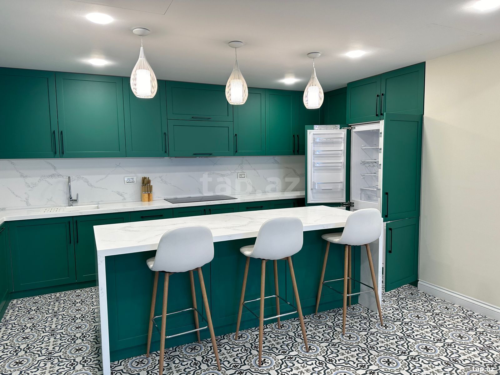 3-otaqlı yeni tikili kirayə verilir, Neftçilər pr., 185 m²