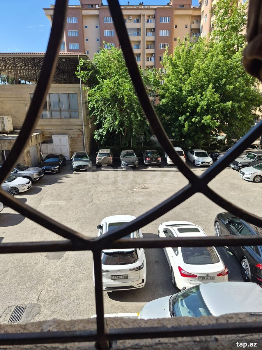 3-otaqlı mənzil, Elmlər Akademyasi m., 134 m²