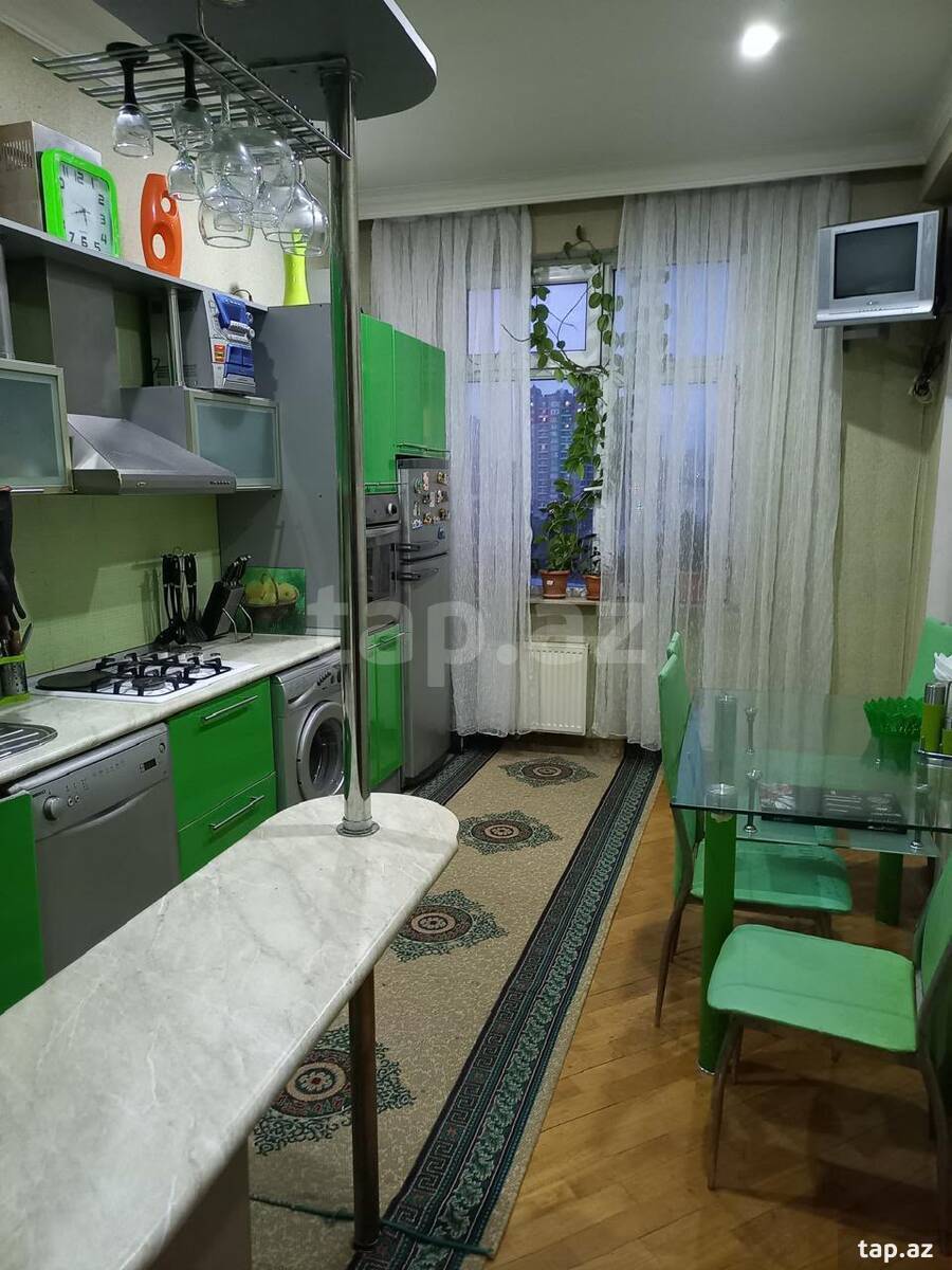 3-otaqlı yeni tikili, İnşaatçılar pr., 110 m²