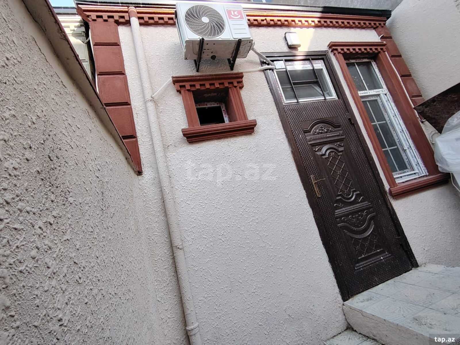 Həyət evi, H. Əliyev pr. 11