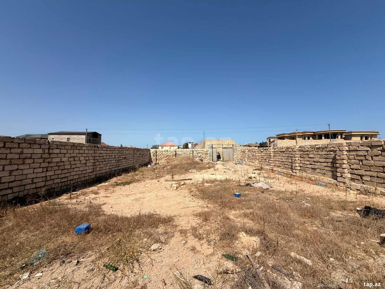 Torpaq satılır, Bakı