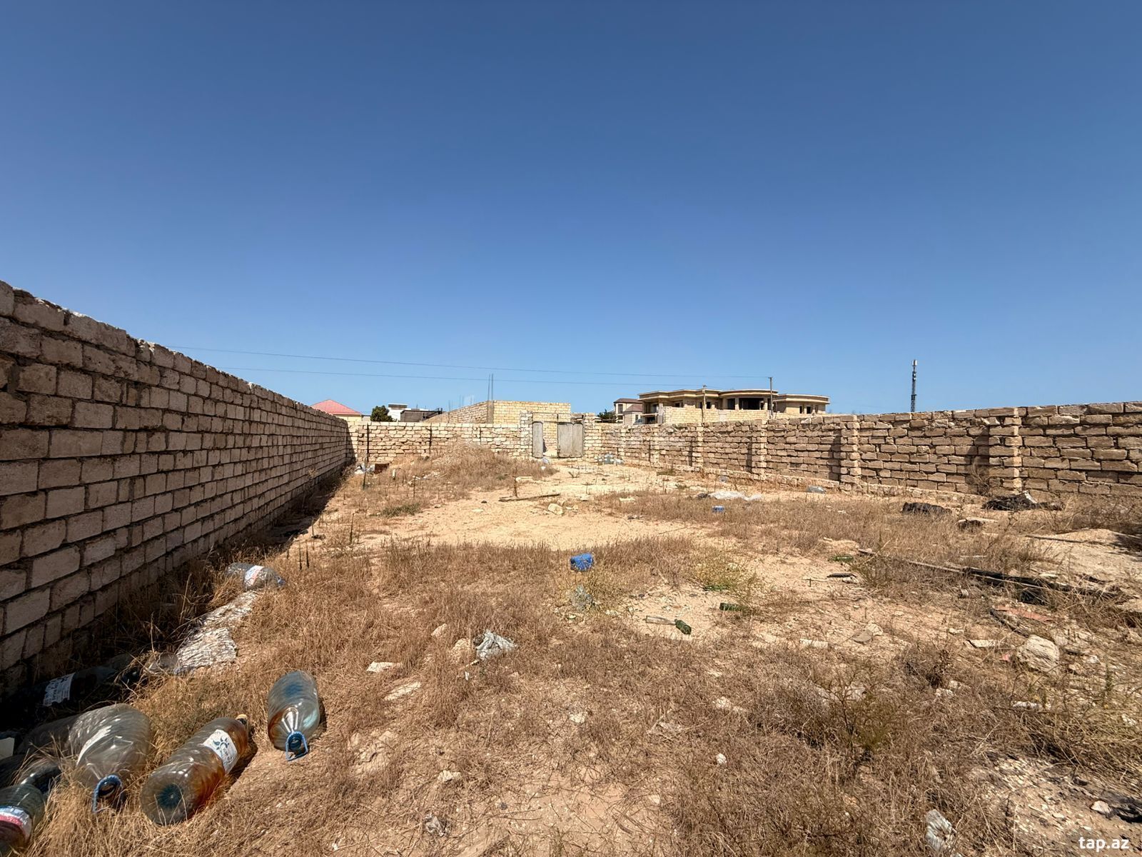 Torpaq satılır, Bakı