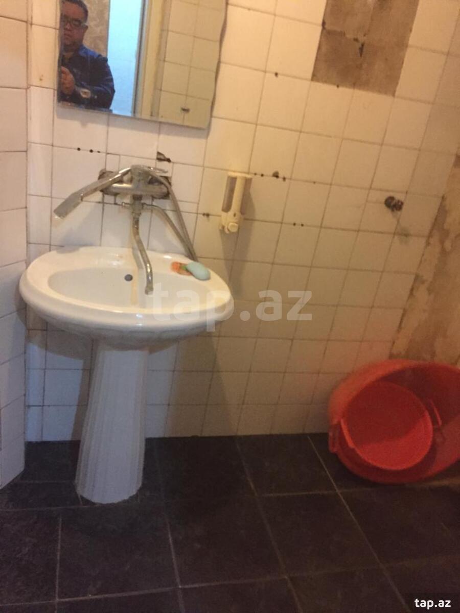 2-otaqlı mənzil kirayə verilir, E.Akademiyası m., 50 m²