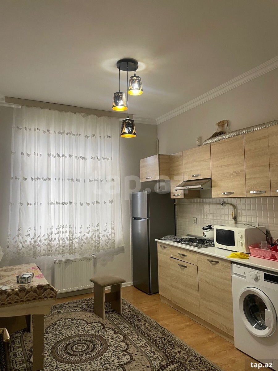 4-otaqlı yeni tikili kirayə verilir, Gəncə ş., 130 m²