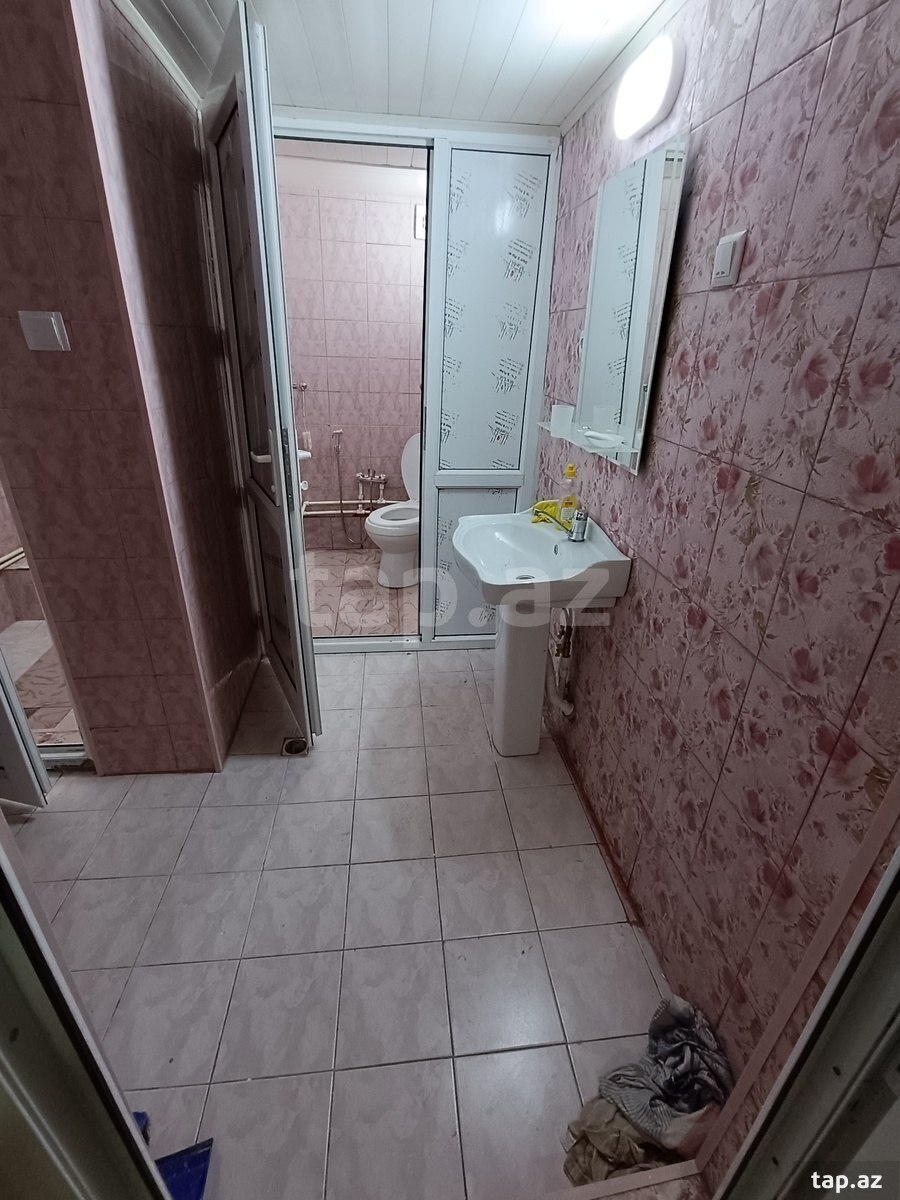 4-otaqlı mənzil kirayə verilir, Nizami m., 80 m²