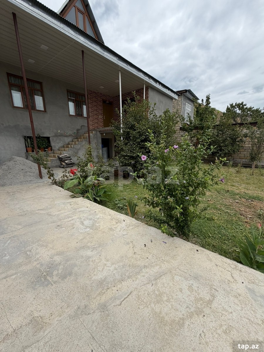 Bağ evi, Şəki ş.
