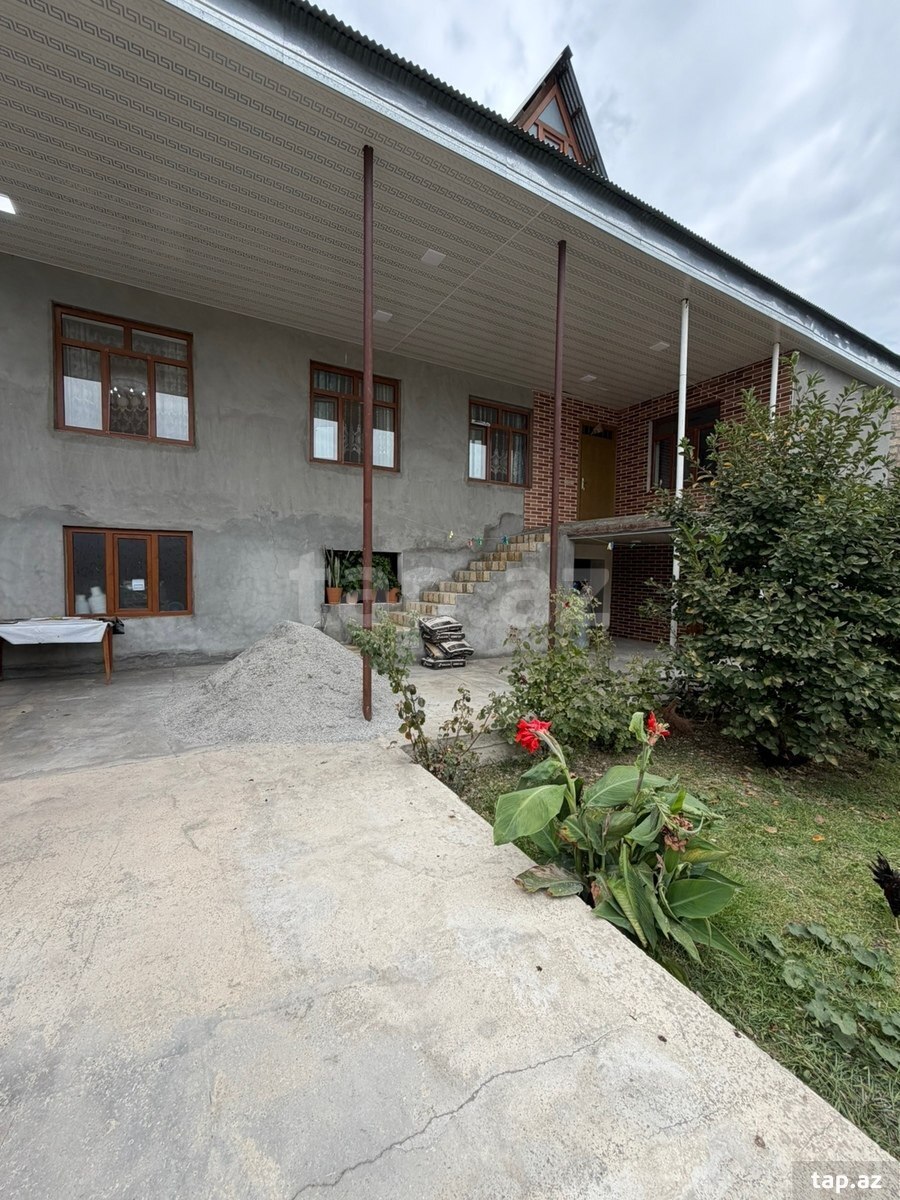 Bağ evi, Şəki ş.