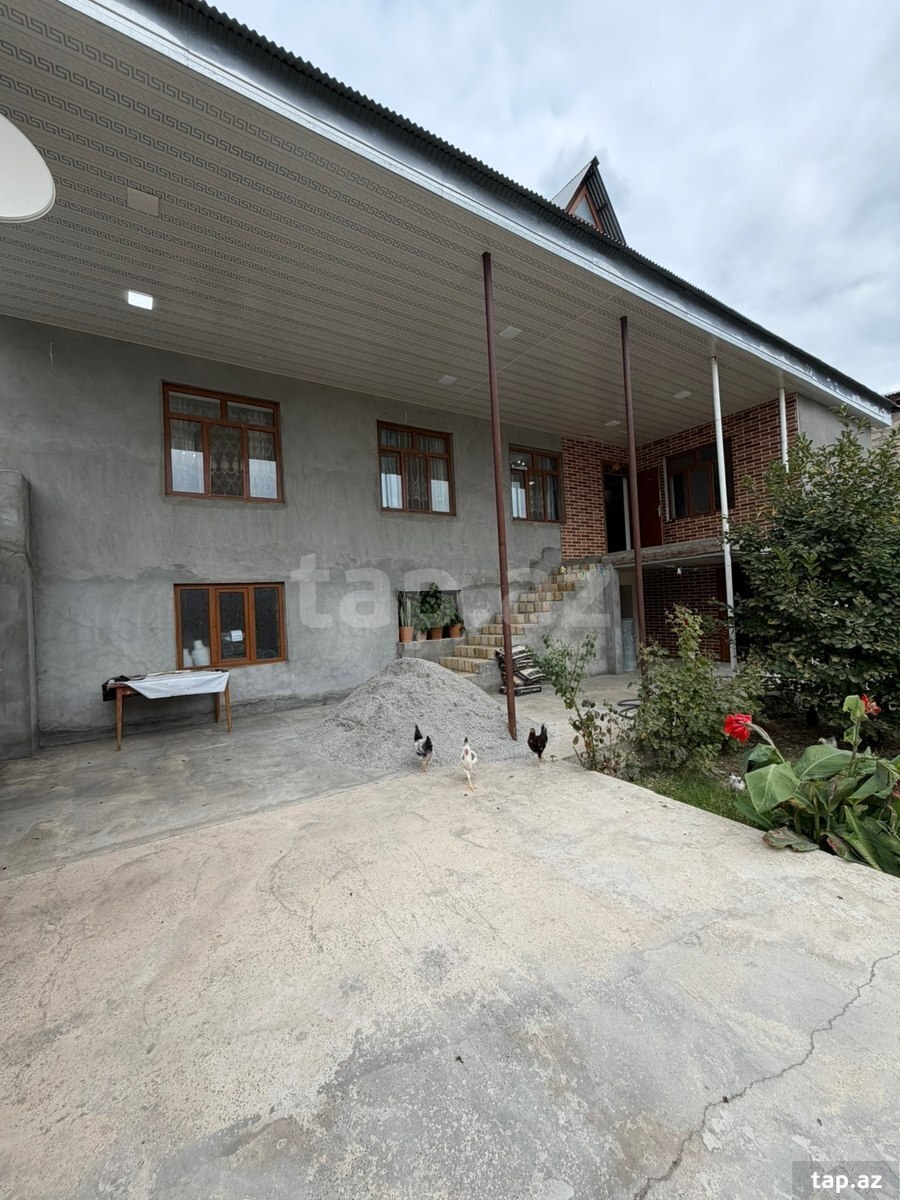 Bağ evi, Şəki ş.