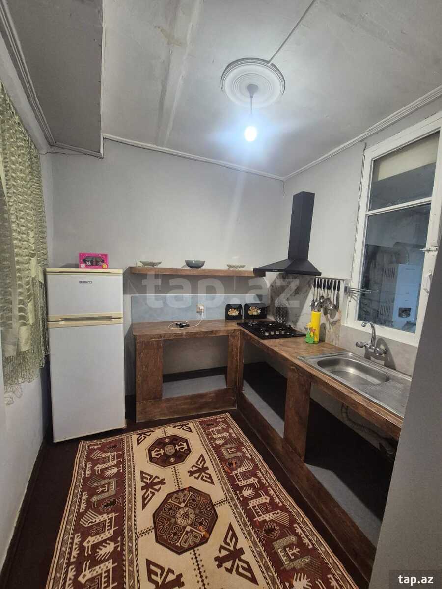 Həyət evi kirayə verilir, 8 Noyabr m.