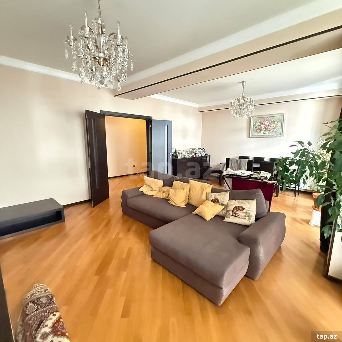 4-otaqlı yeni tikili, R. Behbudov küç., 160 m²