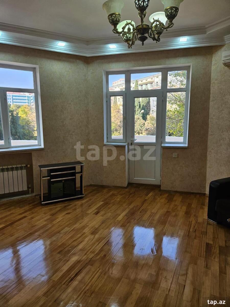 3-otaqlı yeni tikili, 8 Noyabr m., 138 m²