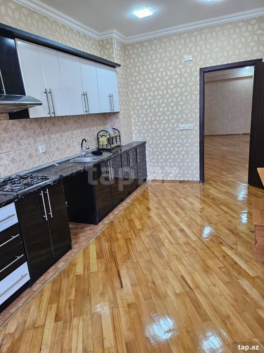 3-otaqlı yeni tikili, 8 Noyabr m., 138 m²