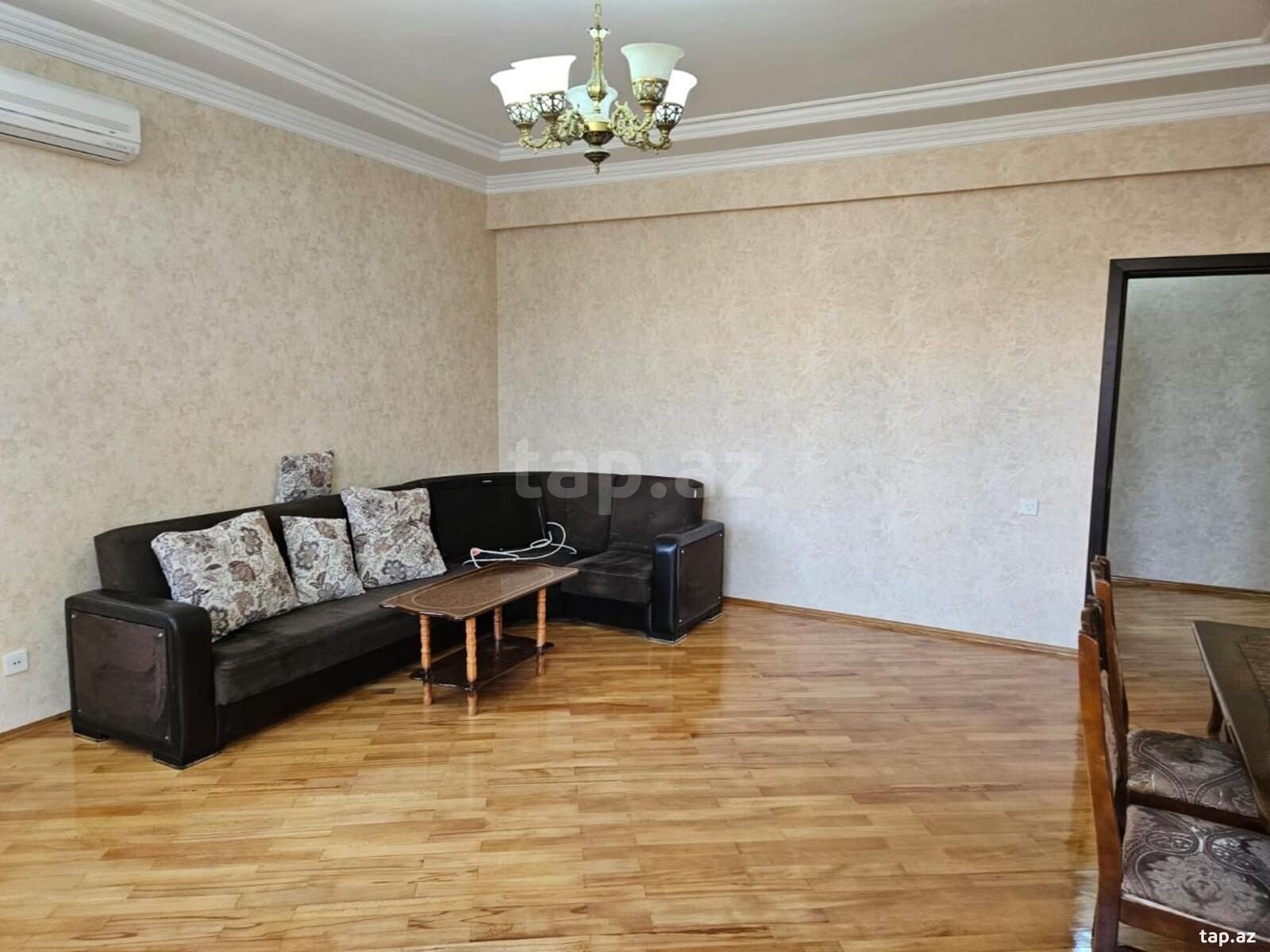 3-otaqlı yeni tikili, 8 Noyabr m., 138 m²