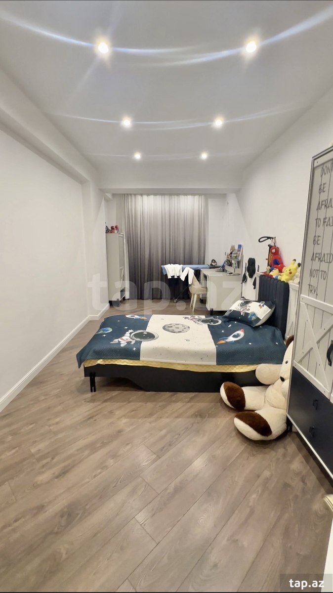4-otaqlı yeni tikili, H. Salmani küç., 1 210 m²