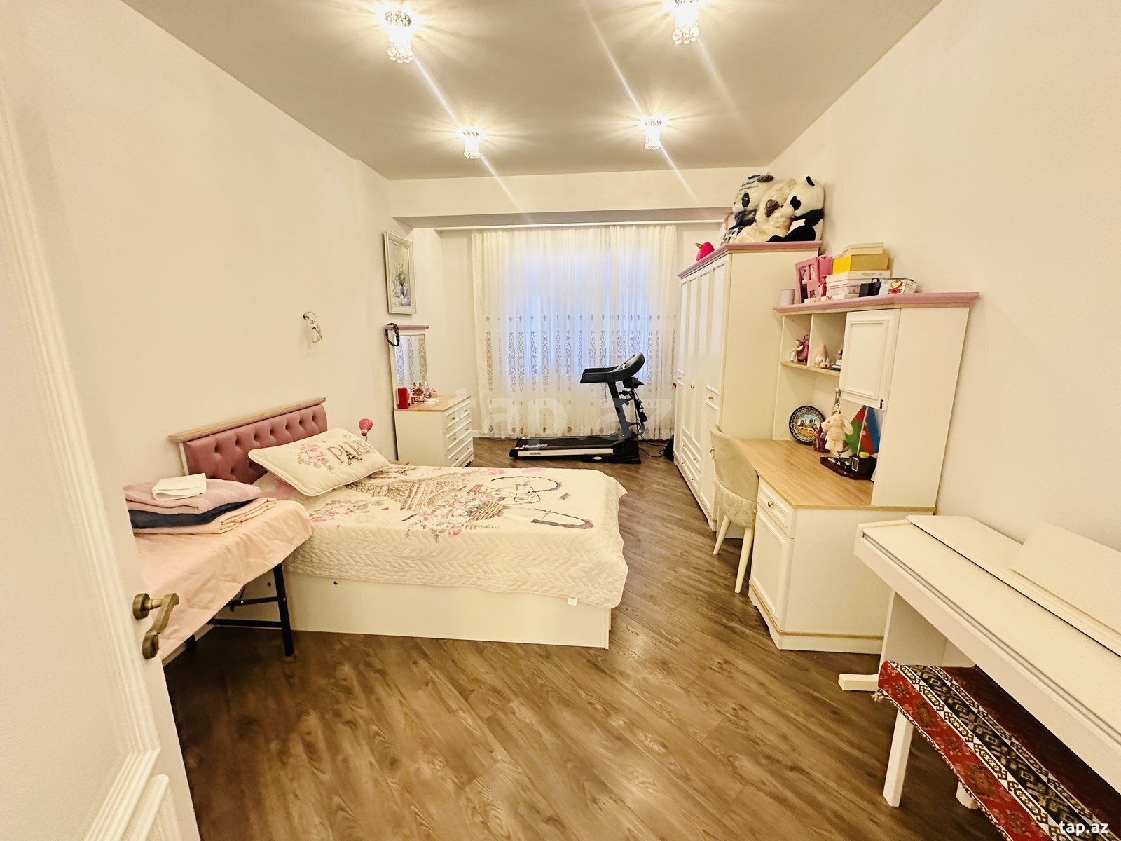4-otaqlı yeni tikili, H. Salmani küç., 1 210 m²