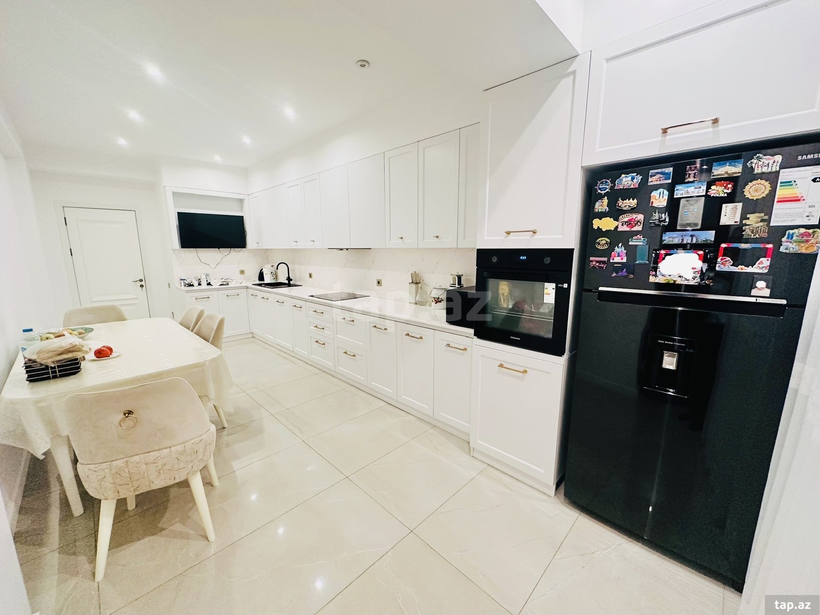 4-otaqlı yeni tikili, H. Salmani küç., 1 210 m²
