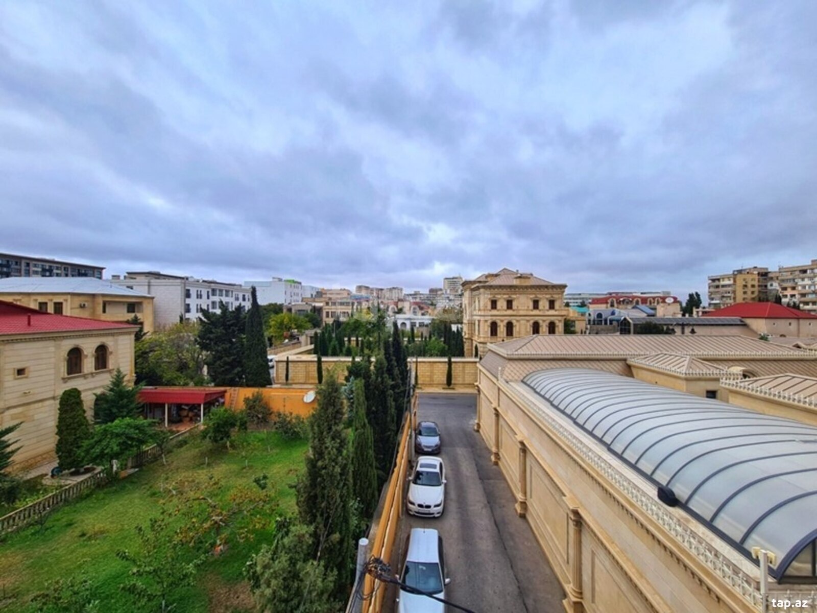Villa, Gənclik m.