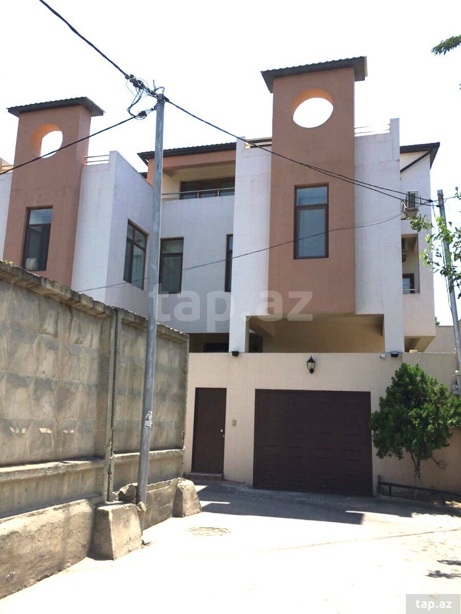 Villa, Gənclik m.