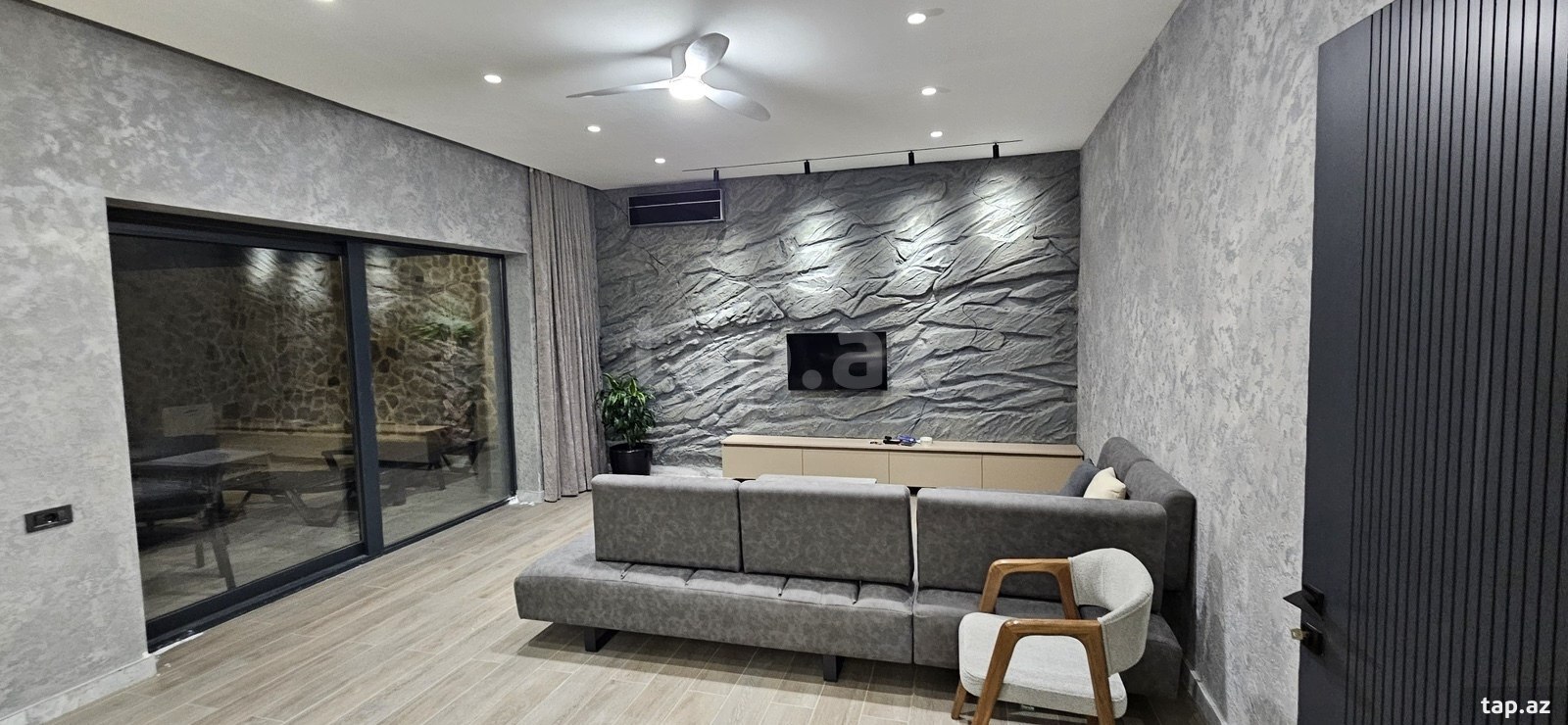 2-otaqlı mənzil kirayə verilir, Sahil m., 100 m²
