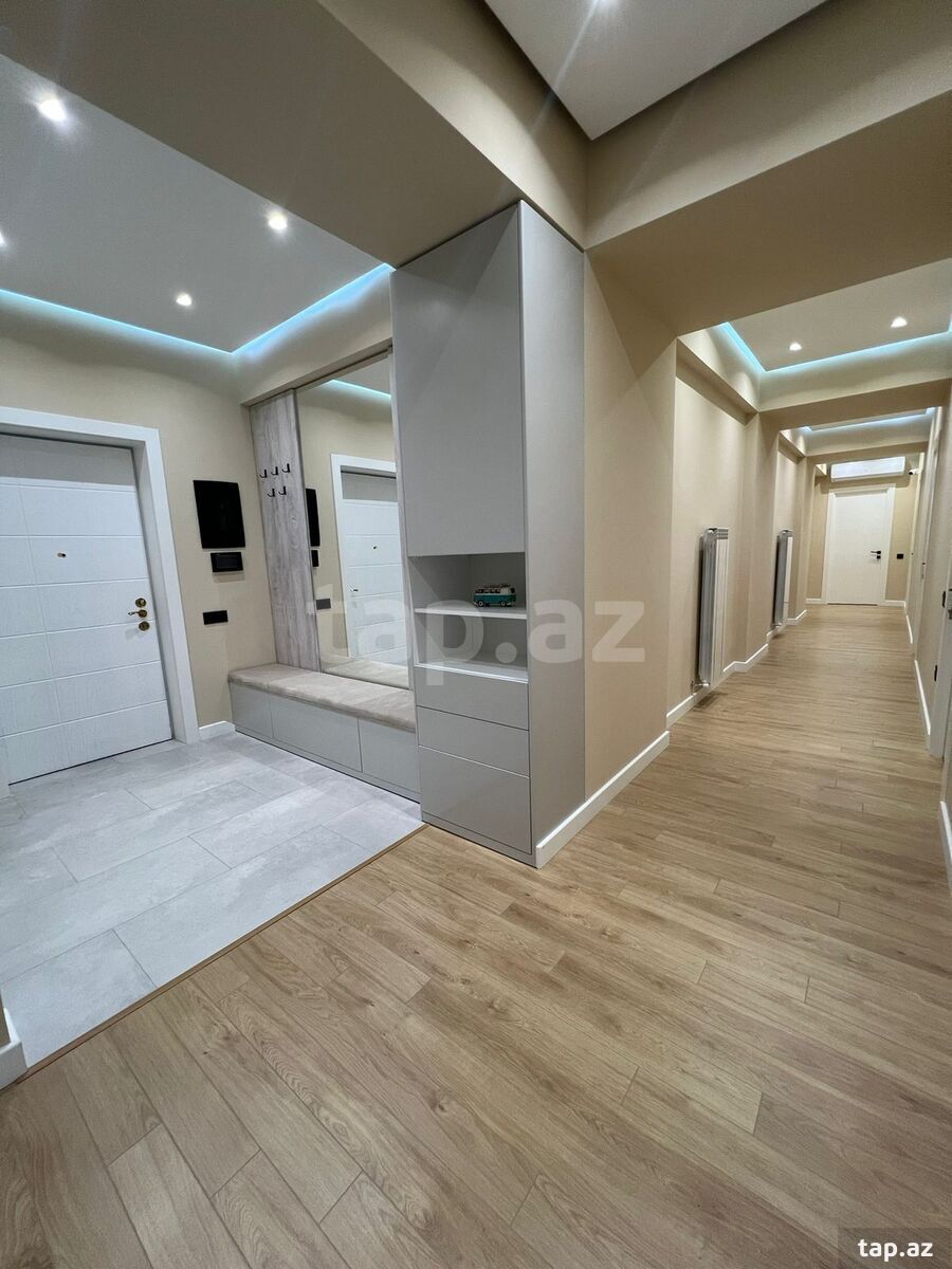 4-otaqlı yeni tikili, Elmlər Akademiyası m., 185 m²