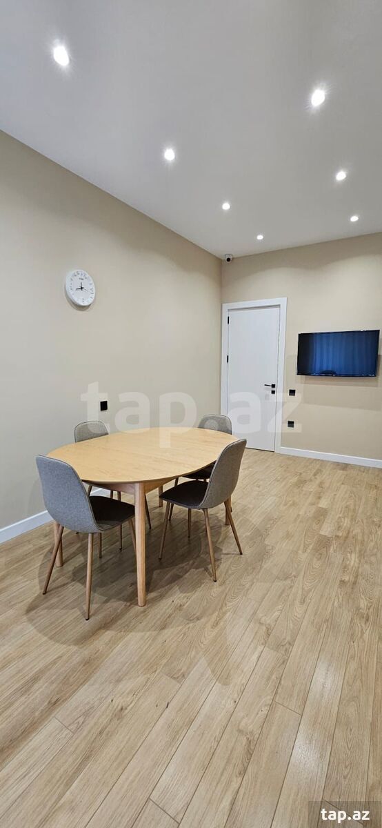 4-otaqlı yeni tikili, Elmlər Akademiyası m., 185 m²