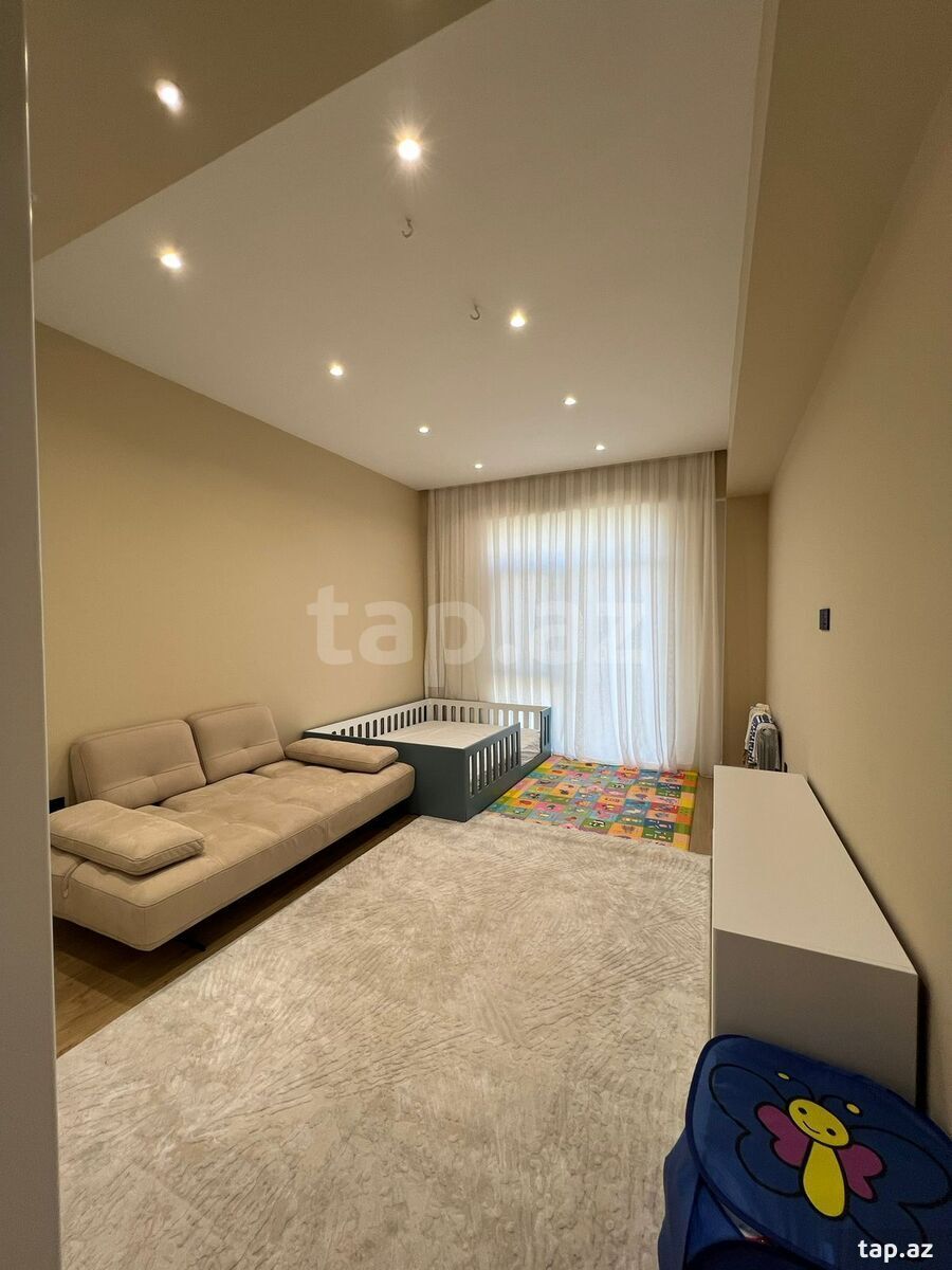 4-otaqlı yeni tikili, Elmlər Akademiyası m., 185 m²