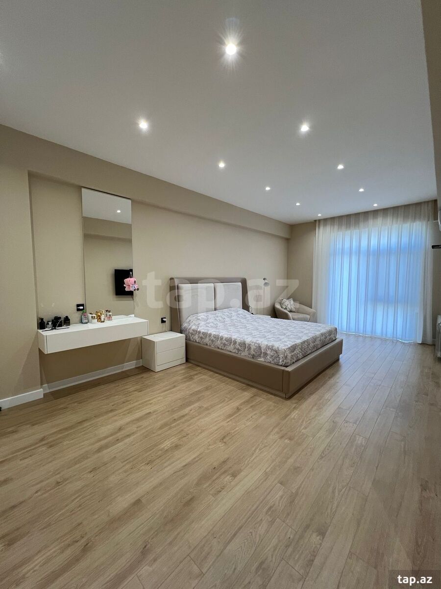 4-otaqlı yeni tikili, Elmlər Akademiyası m., 185 m²