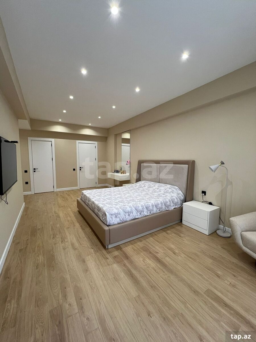 4-otaqlı yeni tikili, Elmlər Akademiyası m., 185 m²