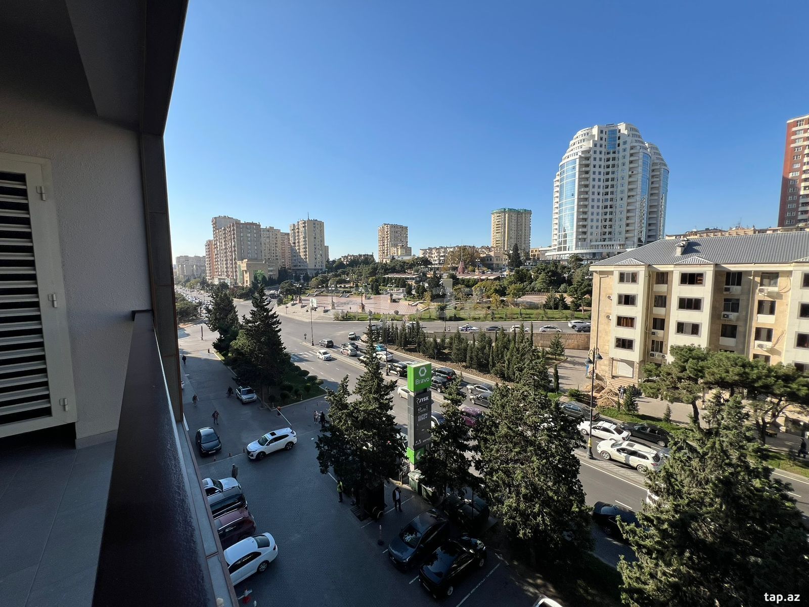 4-otaqlı yeni tikili, Elmlər Akademiyası m., 185 m²