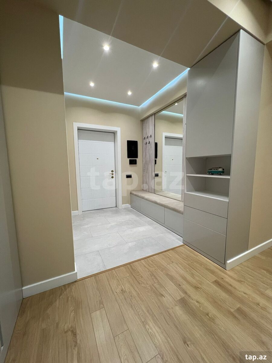 4-otaqlı yeni tikili, Elmlər Akademiyası m., 185 m²