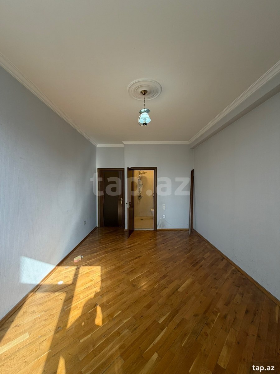 4-otaqlı yeni tikili, İnşaatçılar m., 150 m²