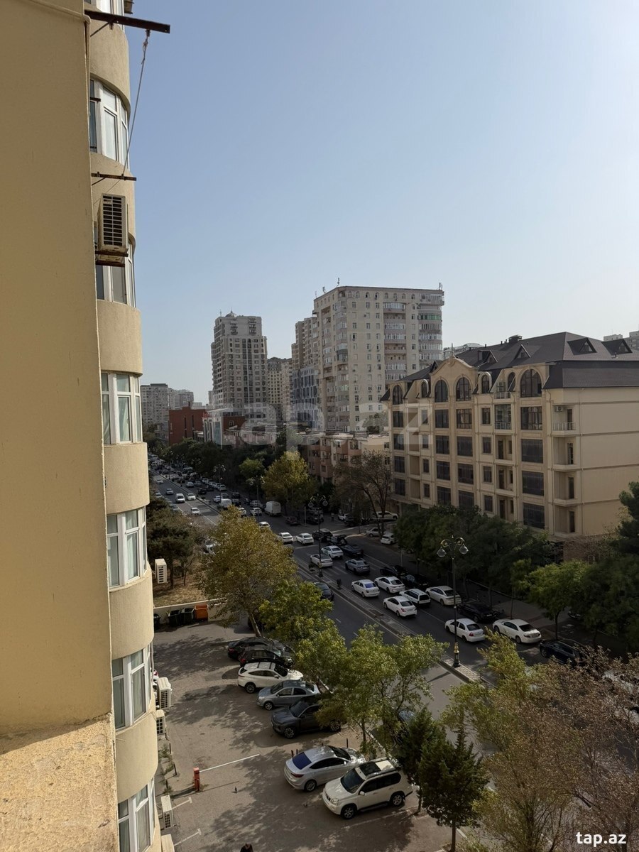 4-otaqlı yeni tikili, İnşaatçılar m., 150 m²
