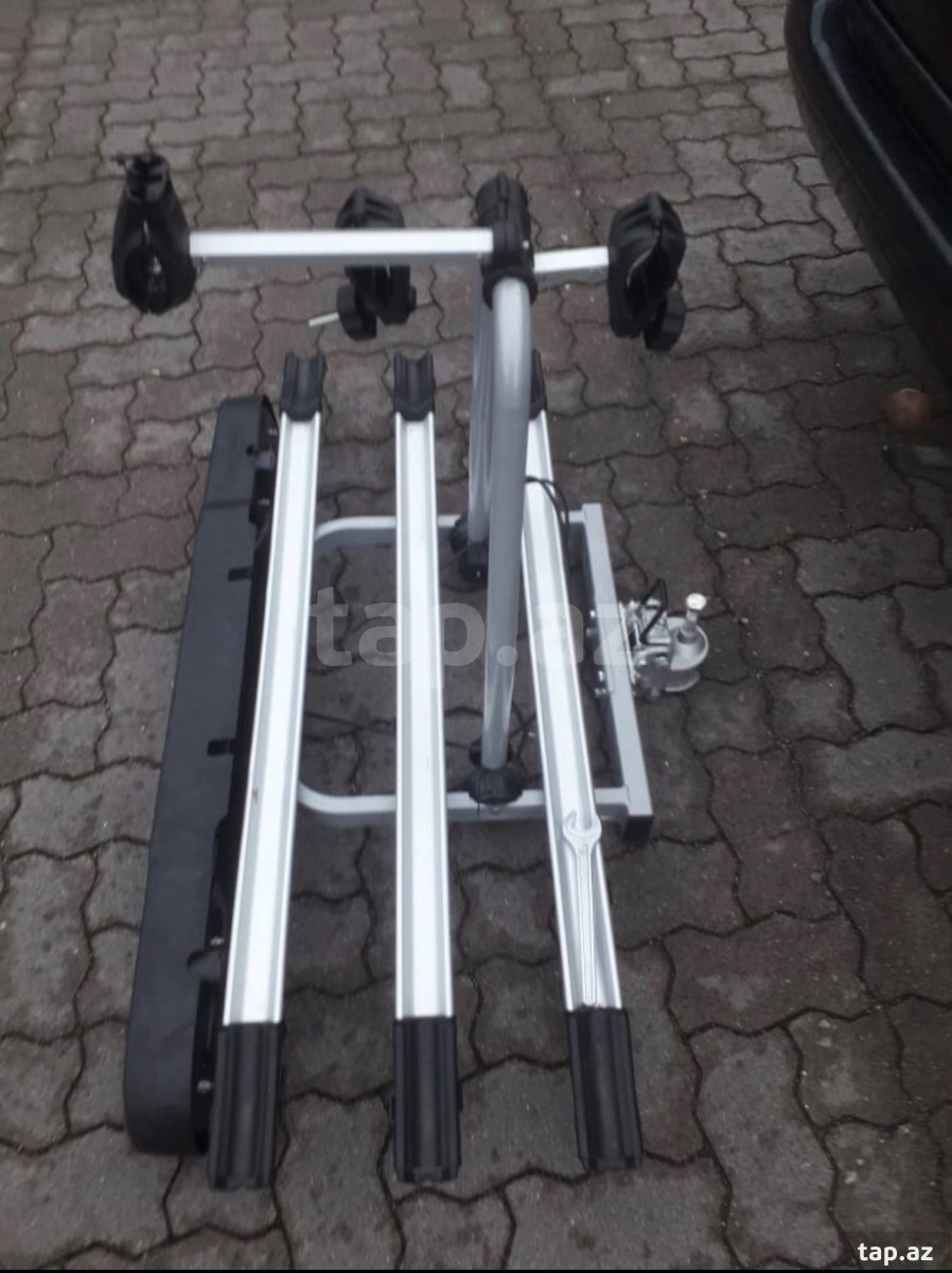 Farkopa quraşdırılan üç velosipedlik baqaj