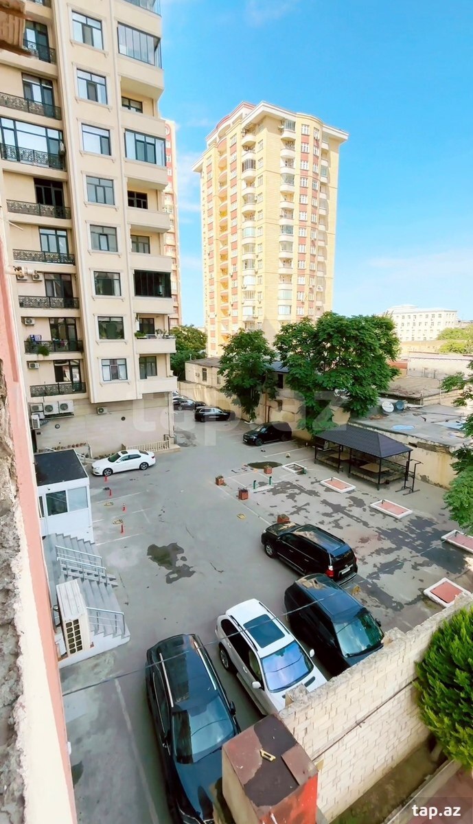3-otaqlı yeni tikili, Elmlər Akademiyası m., 145 m²