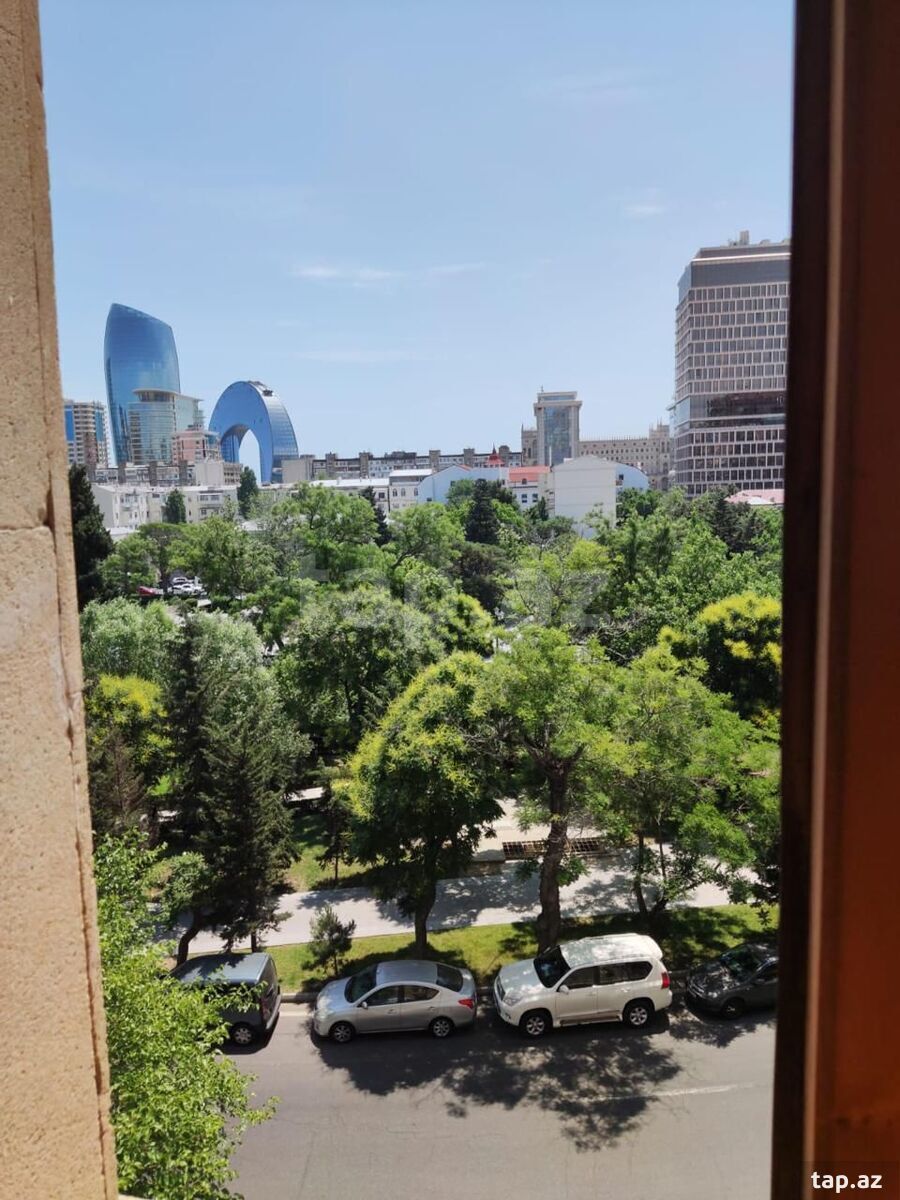 2-otaqlı mənzil, 28 May m., 70 m²