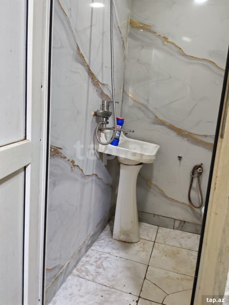 Həyət evi kirayə verilir, 8 Noyabr m.