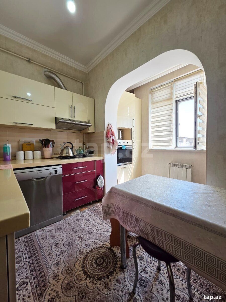 4-otaqlı mənzil, Məhəmməd Xiyabani küç., 120 m²